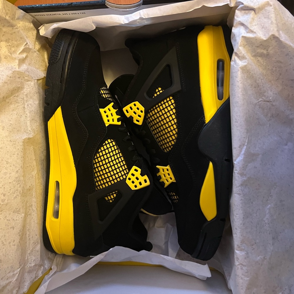Jordan Retro Thunder 4’s DS